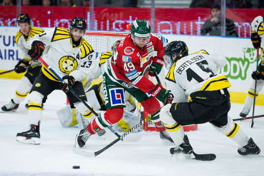 Frölundas Rhett Rakhshani och Brynäs Simon Bertilsson