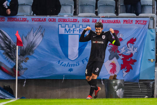 Alejandro Pozuelo of Genk celebrates