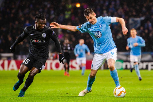 Joseph Aidoo of Genk and Markus Rosenberg of Malmö FF