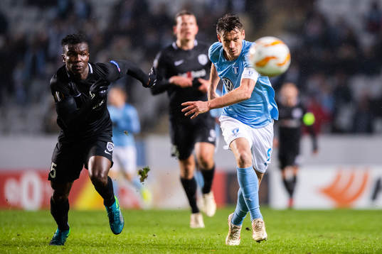 Joseph Aidoo of Genk and Markus Rosenberg of Malmö FF