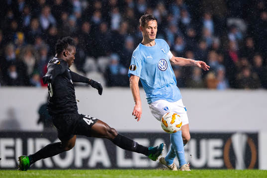 Joseph Aidoo of Genk and Markus Rosenberg of Malmö FF