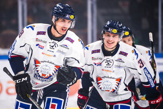 Linköpings Viktor Svedberg och Lukas Bengtsson jublar