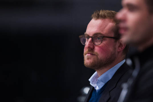 s assisterande tränare Jeff Jakobs