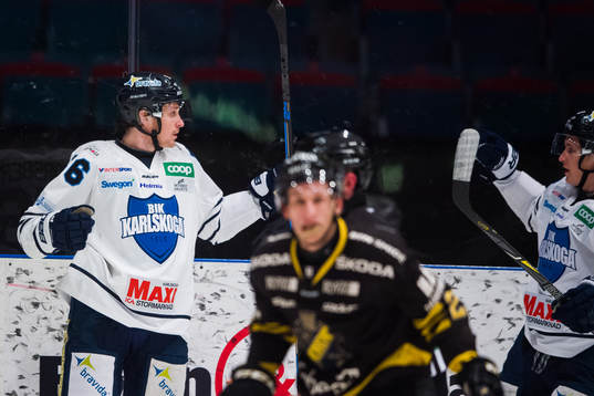 Karlskogas Fredrik Forsberg jublar