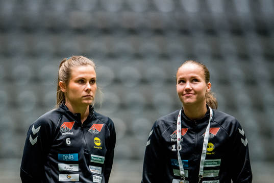 Emilie Bosshard Haavi and Guro Reiten of LSK Kvinner