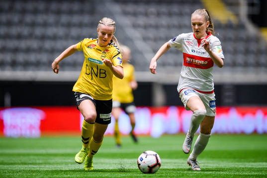 Emilie Marie Woldvik of LSK Kvinner and Camilla Ness Ervik