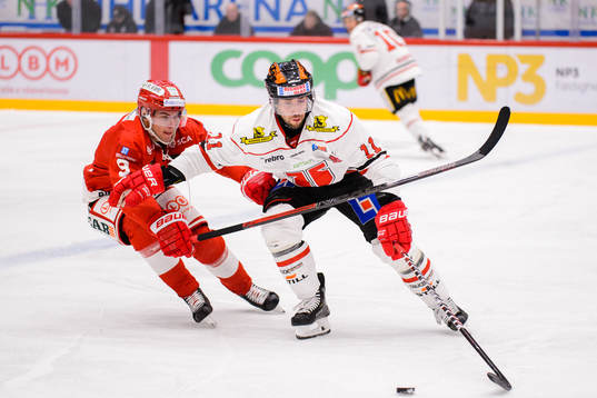 Örebros Aaron Palushaj och Timrås Johan Persson