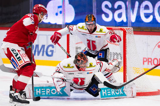 Örebros målvakt Eero Kilpeläinen och Jonathan Andersson