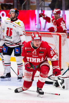 Timrås Filip Hållander jublar