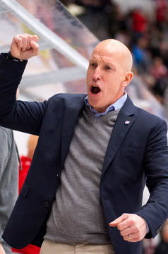 Timrås tränare Fredrik Andersson jublar