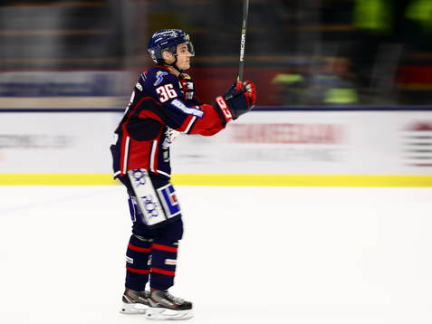 3Linköpings Filip Karlsson jublar innan han lämnar isen