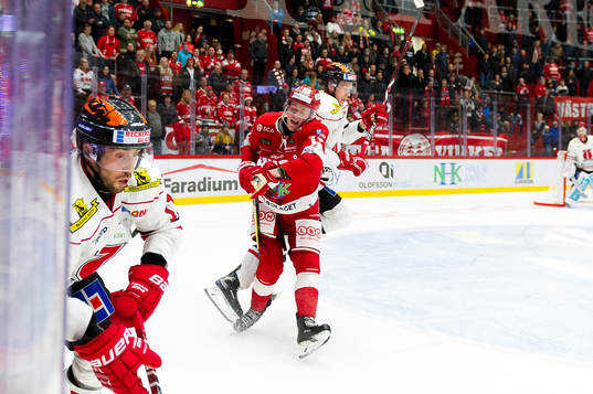 Timrås Henrik Törnqvist och Örebros Rodrigo Abols