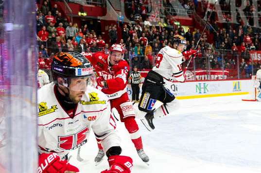 Timrås Henrik Törnqvist och Örebros Rodrigo Abols