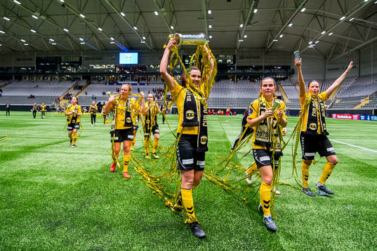 Ingrid Syrstad Engen and Emilie Bosshard Haavi of LSK