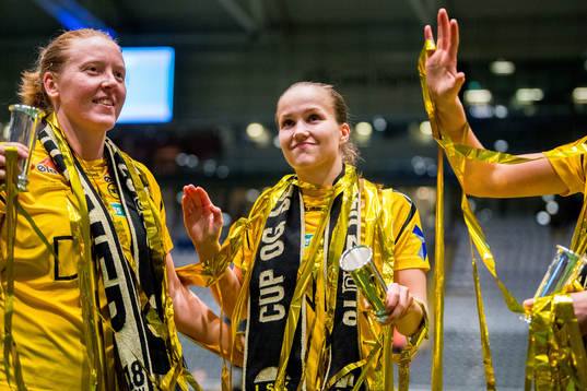 Anna Åsa Olivia Westerlund and Guro Reiten of LSK Kvinner