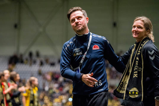 Alexander Straus, head coach of Sandviken, and Hege Riise,