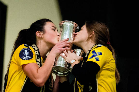 Ingrid Syrstad Engen and Ingrid Kvernvolden of LSK Kvinner