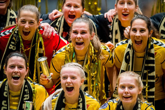 Goalkeeper Cecilie Fiskerstrand, Emilie Bosshard Haavi and