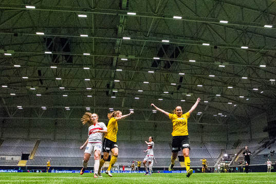 Guro Reiten of LSK Kvinner celebrates for the 4-0 goal