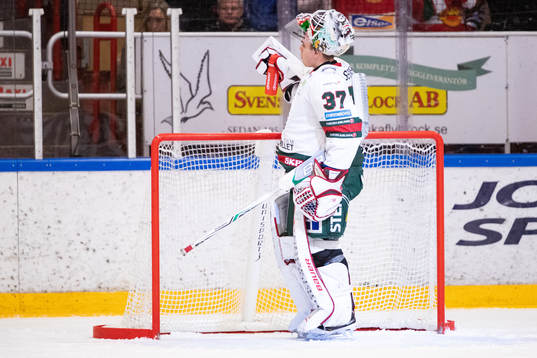 Frölundas målvakt Johan Gustafsson deppar
