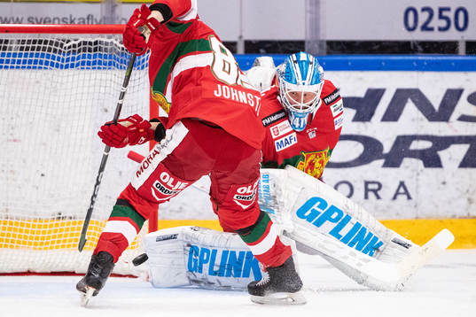 Moras målvakt Janne Juvonen och Ryan Johnston