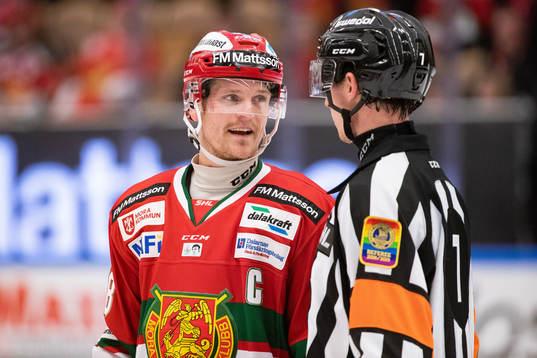 Moras Adam Massuhr och Domare Christoffer Holm