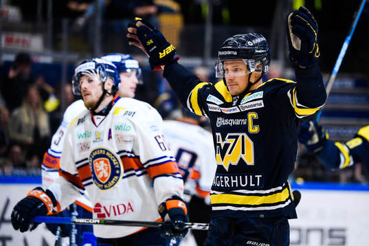 s Simon Önerud jublar