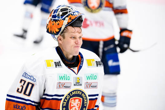 Växjös målvakt Viktor Fasth deppar