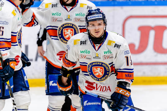 Växjös Julius Junttila jublar