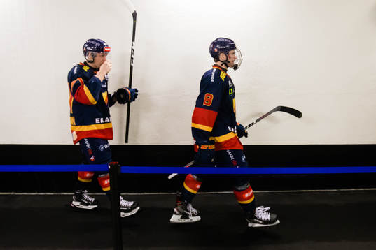 Djurgårdens Tobias Björnfot på väg till uppvärmningen