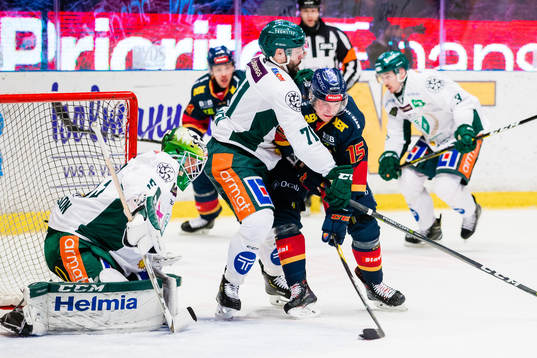 Djurgårdens Jakob Lilja med en målchans framför