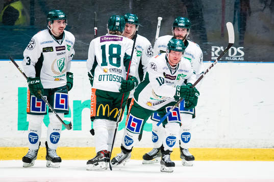 Färjestads Marcus Nilsson jublar med lagkamrater