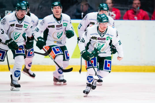 Färjestads Marcus Nilsson jublar med lagkamrater