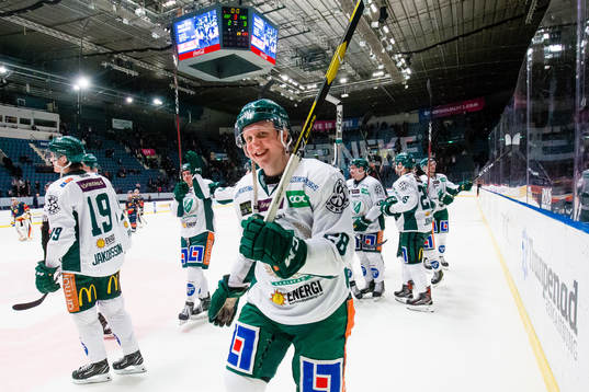 Färjestads Fabian Zetterlund jublar