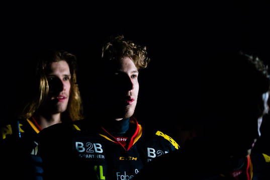 Djurgårdens Marcus Davidsson med Axel Jonsson Fjällby i