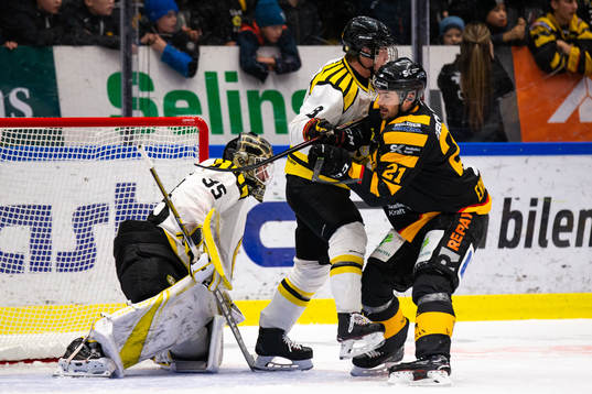 Skellefteås Jimmie Ericsson oroar framför Brynäs