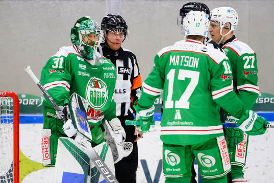 Rögles målvakt Ville Kolppanen deppar