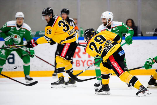 Luleås Erik Gustafsson gör 0-1