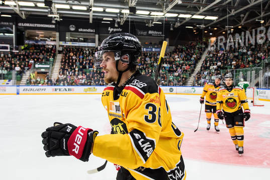 Luleås Emil Larsson jublar