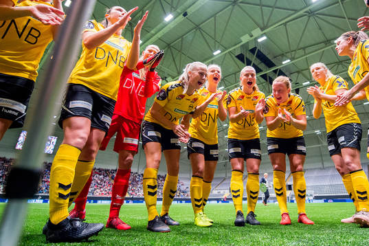 Ingrid Syrstad Engen, goalkeeper Cecilie Fiskerstrand, Anja