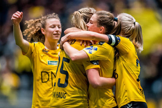 Sophie Roman Haug of LSK Kvinner celebrates with teammates