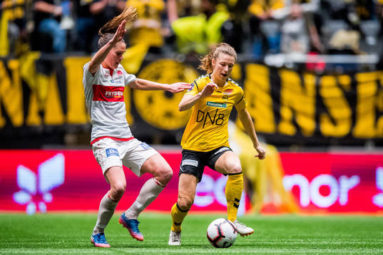 Laila Himle of Sandviken and Synne Skinnes Hansen of LSK