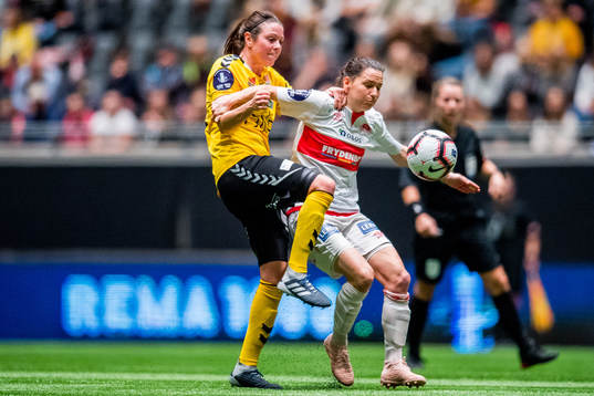 Isabell Bachor of LSK Kvinner and Marije Brummel of