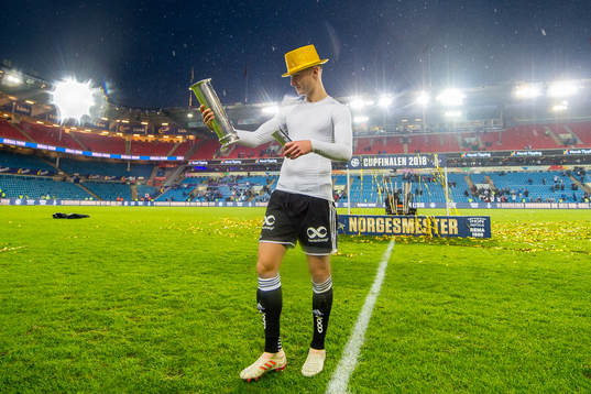 Jonathan Levi of Rosenborg with the trophy