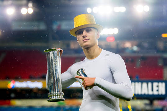 Jonathan Levi of Rosenborg with the trophy