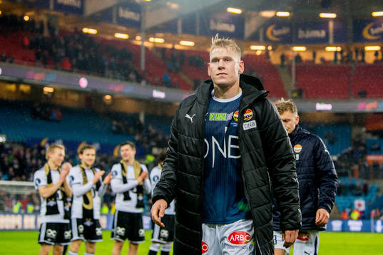 Jakob Glesnes of Strømsgodset looks dejected