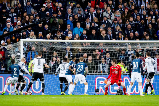 Anders Konradsen of Rosenborg scores 2-1