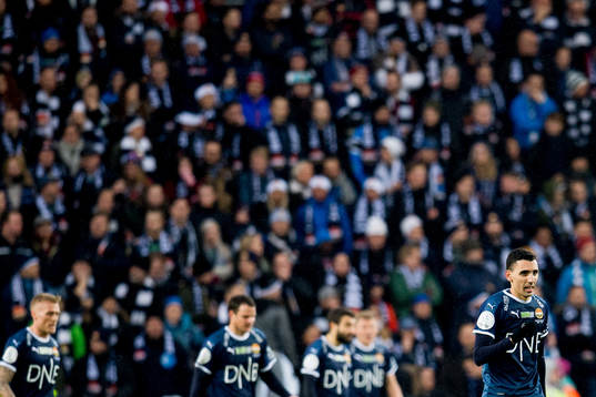 Mustafa "Mos" Abdellaoue of Strømsgodset looks dejected