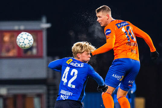 Tobias Børkeeiet of Stabæk and Hólmbert Fridjónsson of