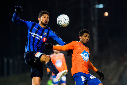 Ohi Omoijuanfo of Stabæk and Pape Habib Gueye of Aalesund